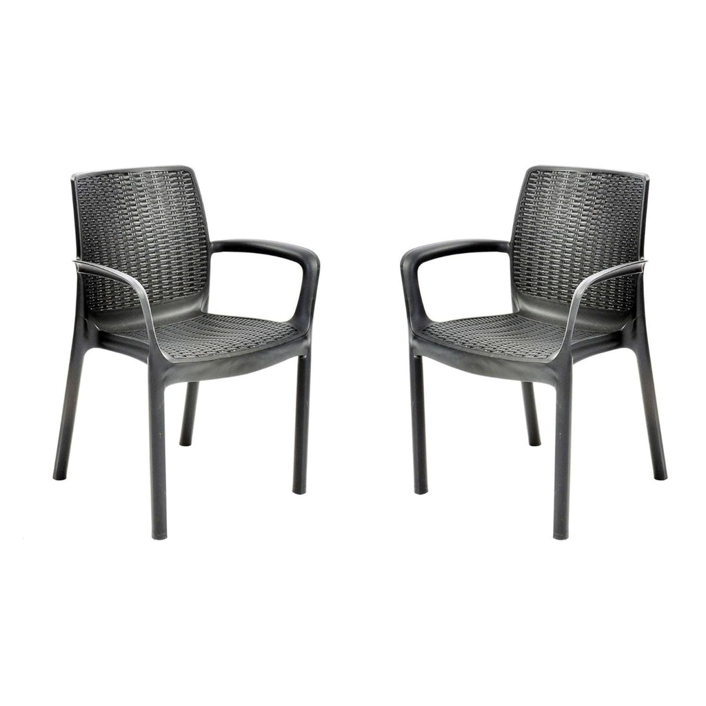 Dos sillas de comedor de plástico gris oscuro con respaldo y asiento de rejilla, vista frontal