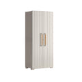 Armario Keter Groove Alto beige con puertas cerradas y manijas de madera