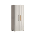 Armario Keter Groove Alto beige con puertas cerradas y manijas de madera