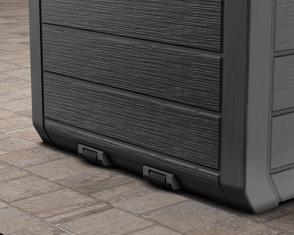 Detalle de las ruedas del baul Keter Atlas para moverlo con facilidad